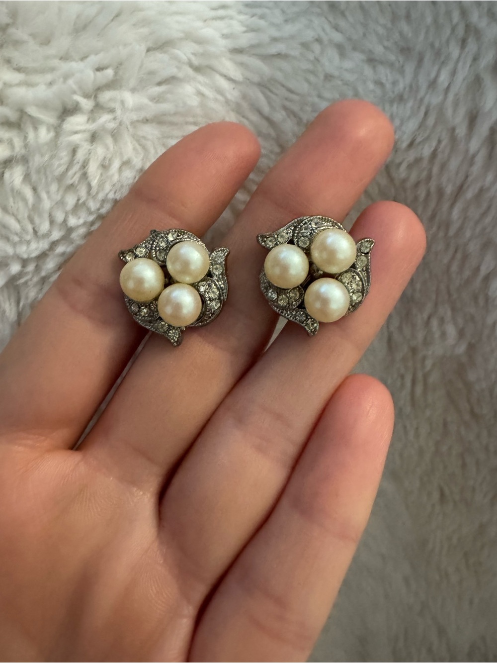 Vintage Classic Pearl and Crystal Cluster Stud Earrings - Ivory